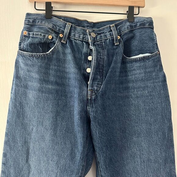 Levi’s 501 Womens High Waisted Blue Button Fly Denim Cotton Premium Jeans 30x28 - Picture 2 of 9